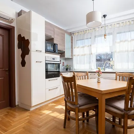 Lk17 Bright 2br With Balcony *