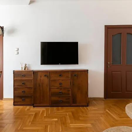 Lk17 Bright 2br With Balcony София