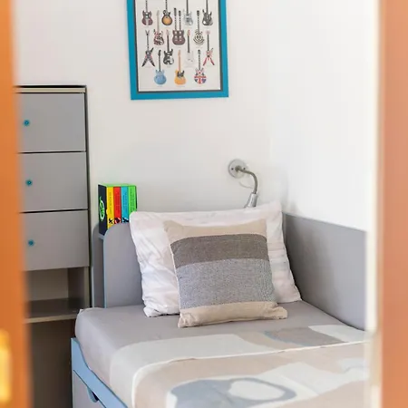 Lk17 Bright 2br With Balcony *