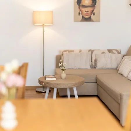 Lk17 Bright 2br With Balcony * София