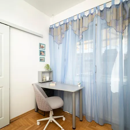 Lk17 Bright 2br With Balcony